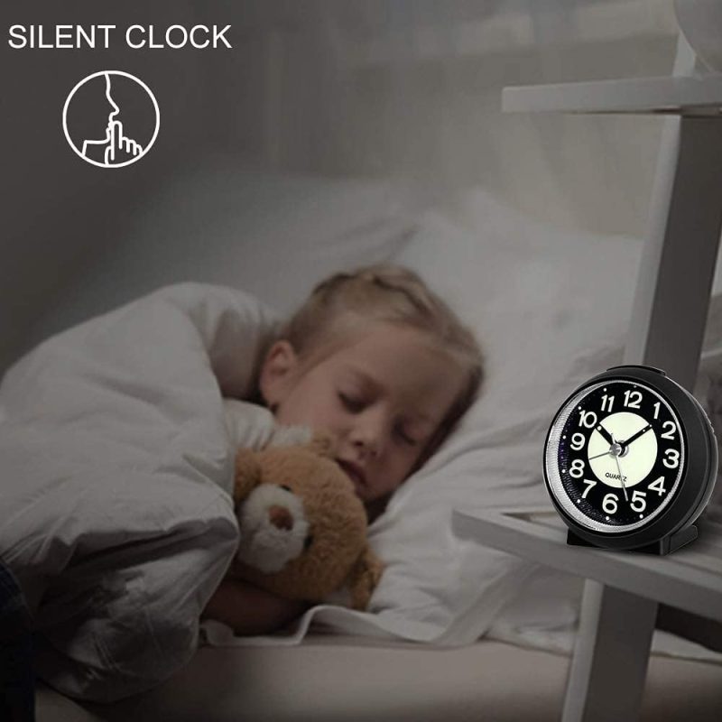 Analogue Alarm Clock with Snooze, Backlight, and Modern Design - Battery Operated Silent Ticking Clock for Bedroom, Office, a...