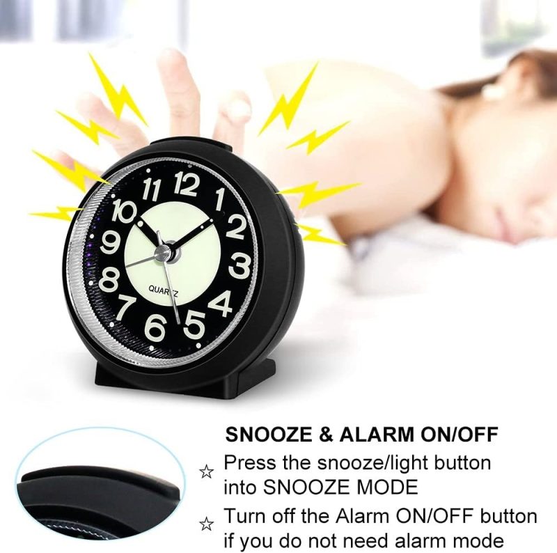Analogue Alarm Clock with Snooze Function, Backlight, Silent Ticking, Battery Operated - Vintage Style Bedroom Clock for Heav...