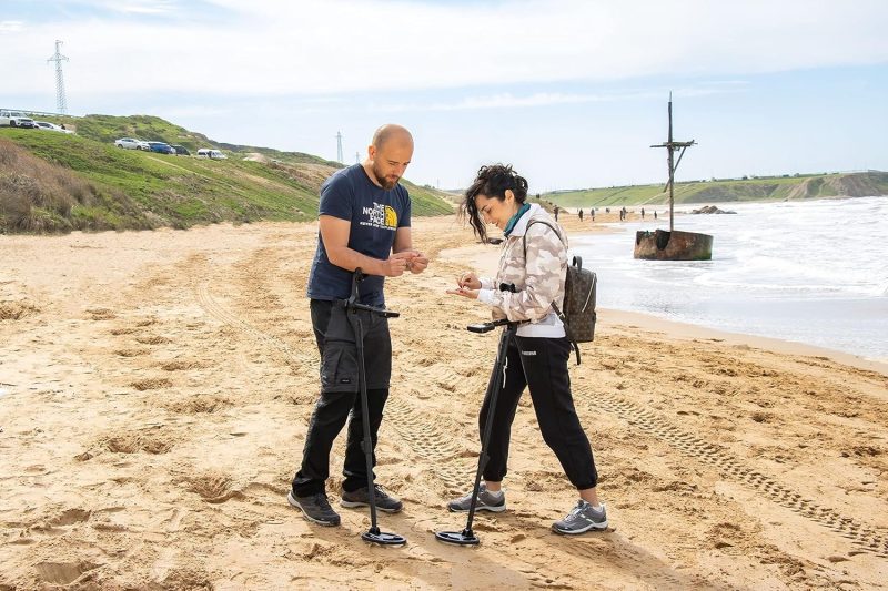 Nokta Metal Detector for Adults – 1st Swing Waterproof Metal Detector – with LCD Display and Pinpoint Function - Lightwei...
