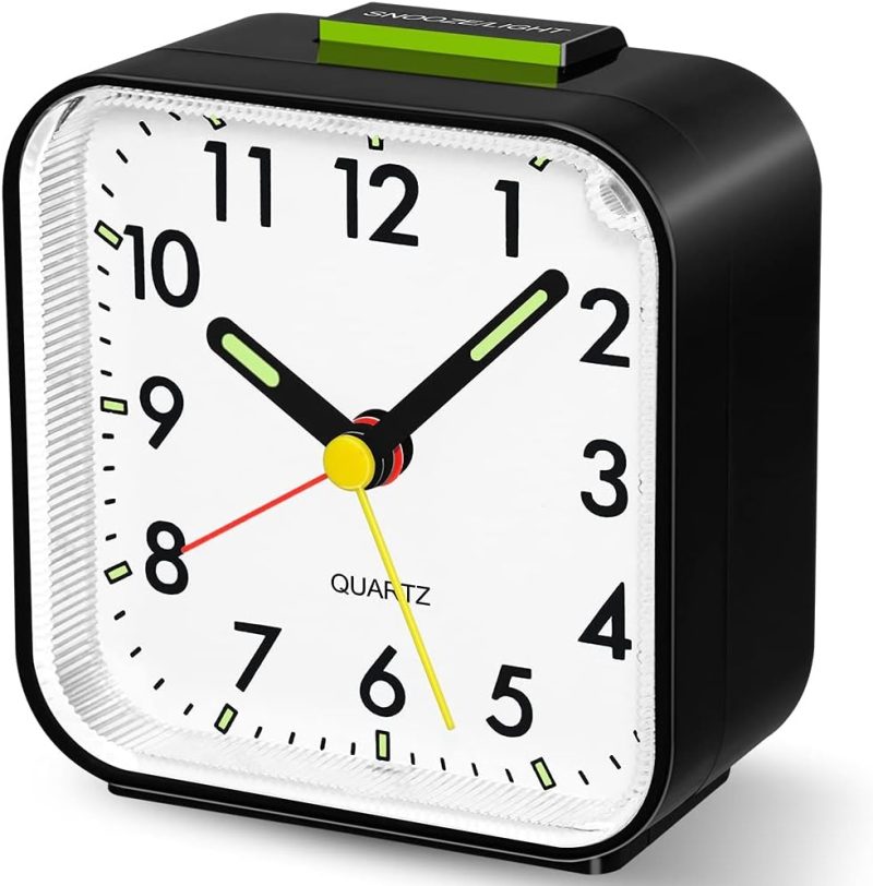 Silent Bedside Alarm Clock – Compact Analogue Battery Operated Travel Clock with Night Light & Luminous Hands for Heavy Sleepers and Office Use