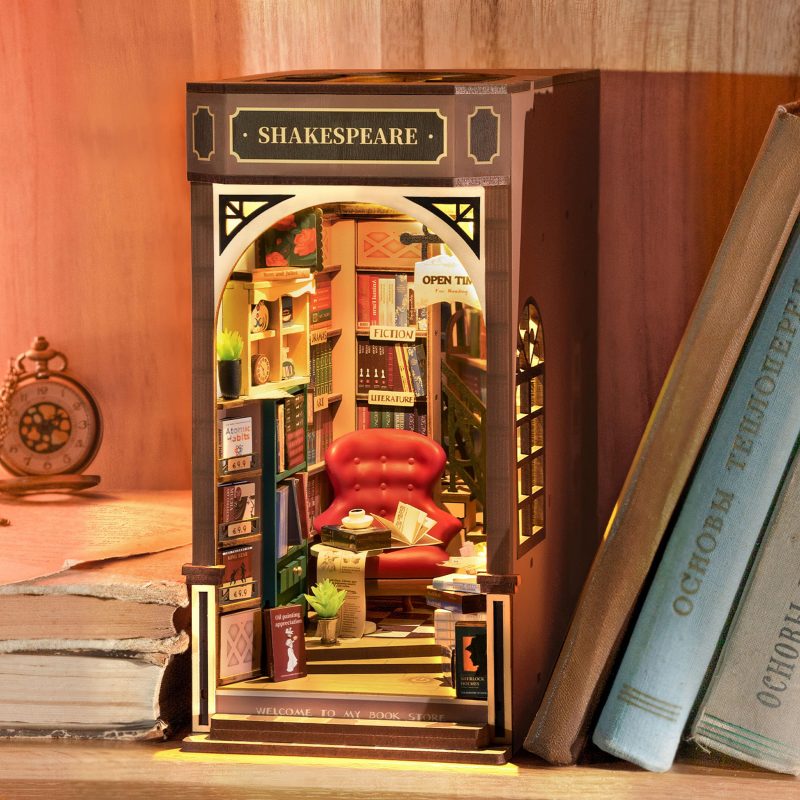 91QK6-WYPHL Rolife Shakespeare Book Nook Kit DIY Miniature Bookstore with LED